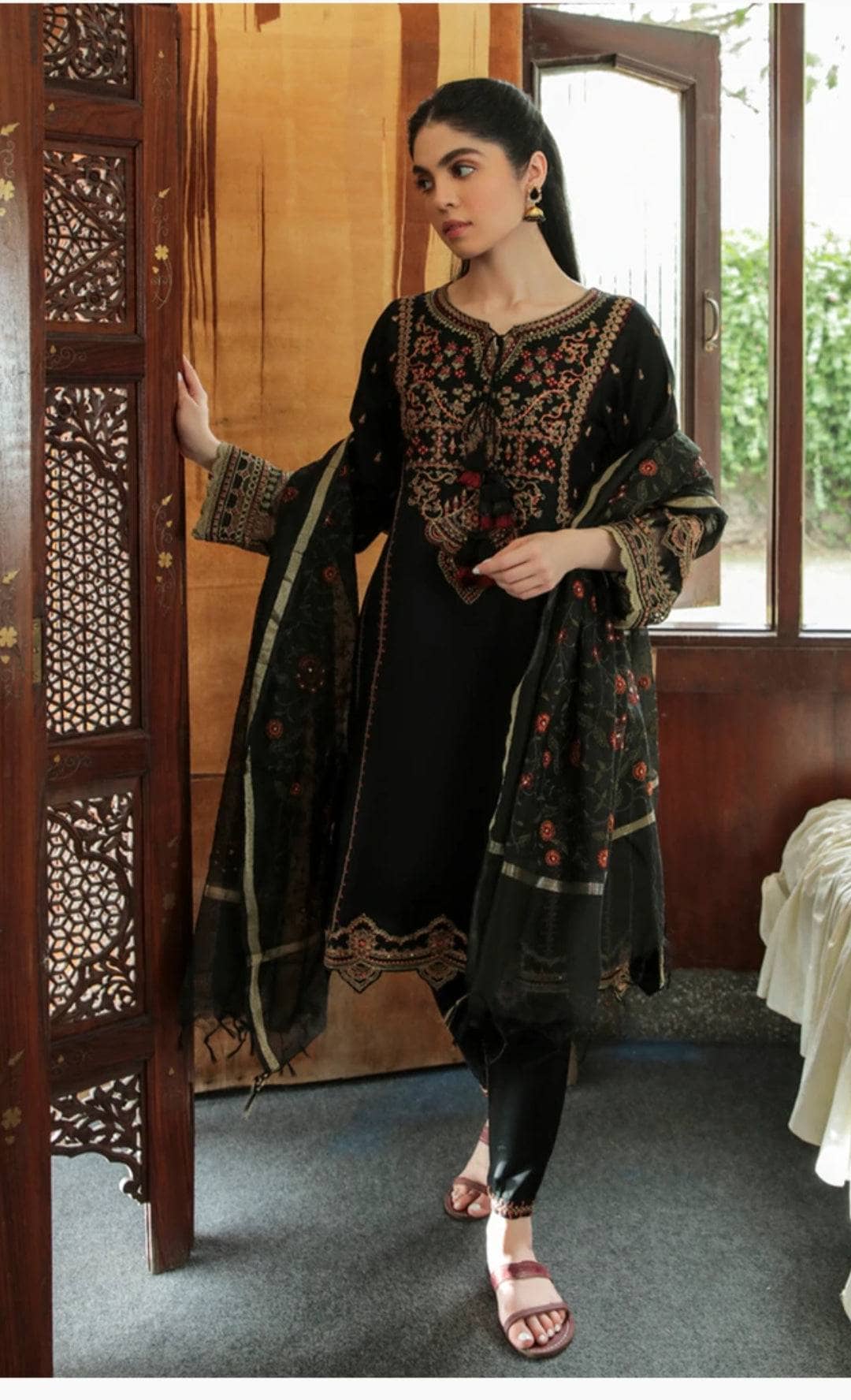 img_qalamkar_q_line_2_awwal_boutique