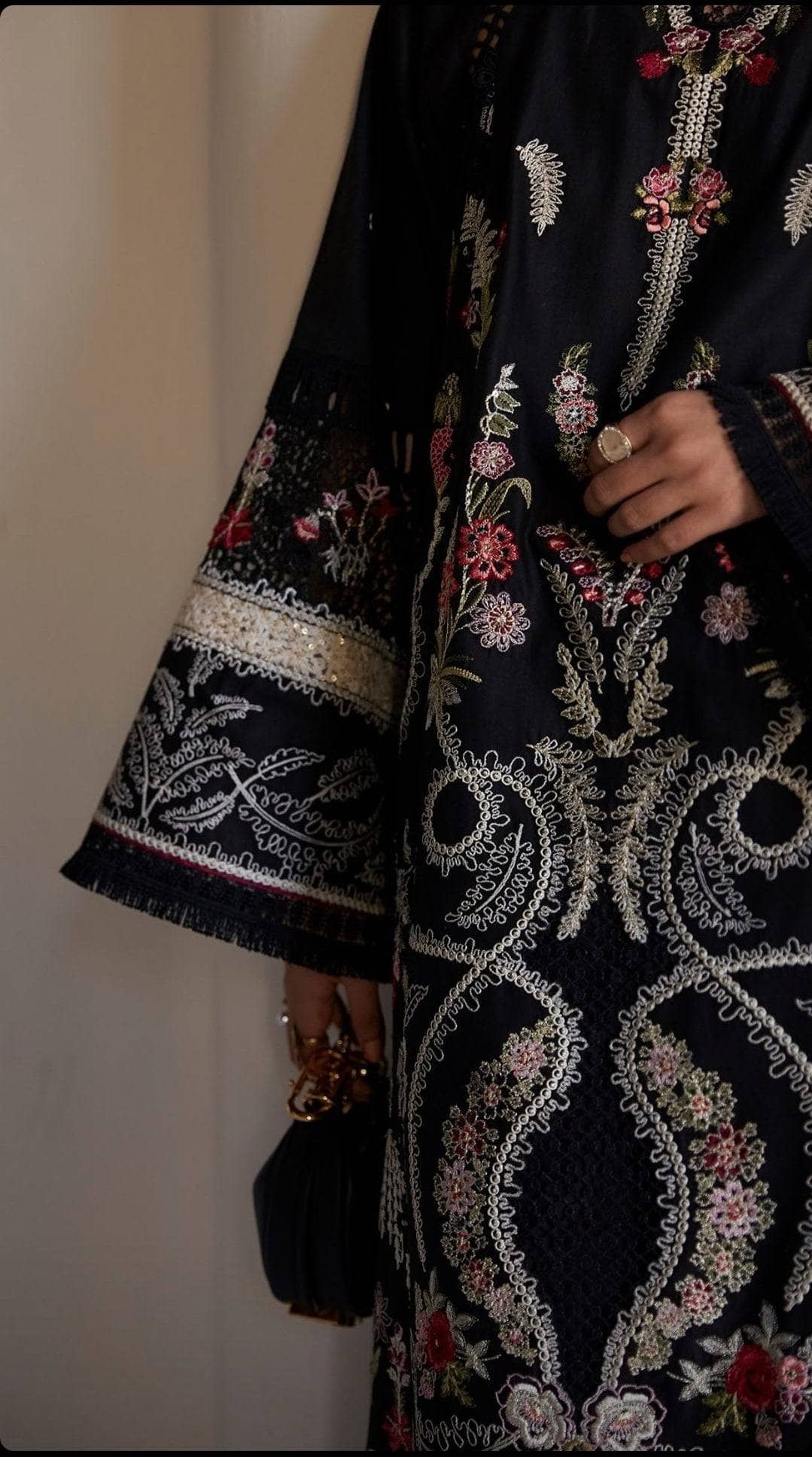 img_suffuse_lawn_collection_22_awwal_boutique