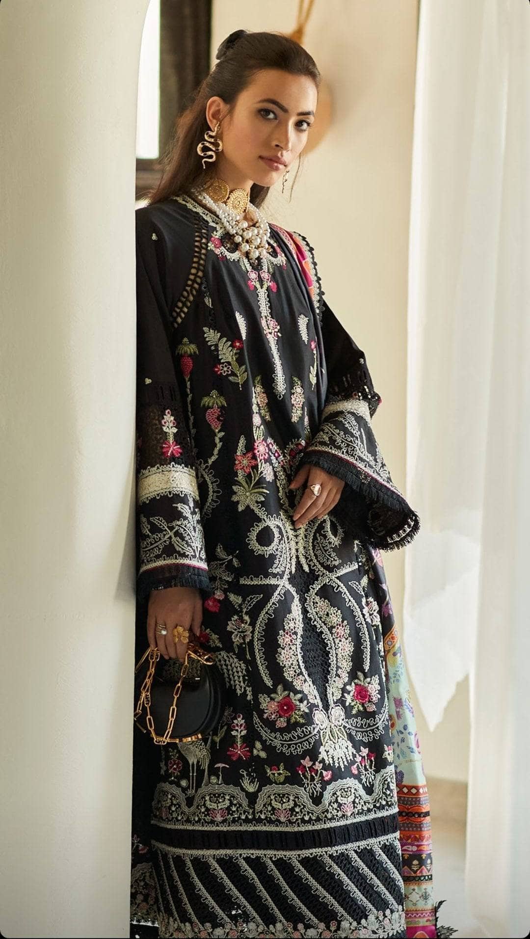 img_suffuse_lawn_collection_22_awwal_boutique