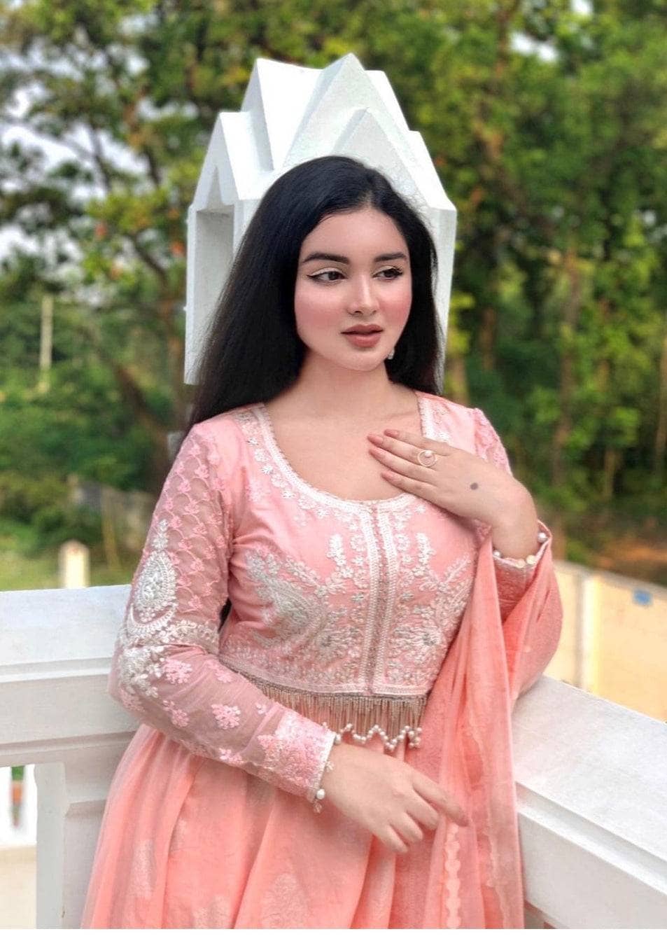 img_maria_b_lawn_22_awwal_boutique