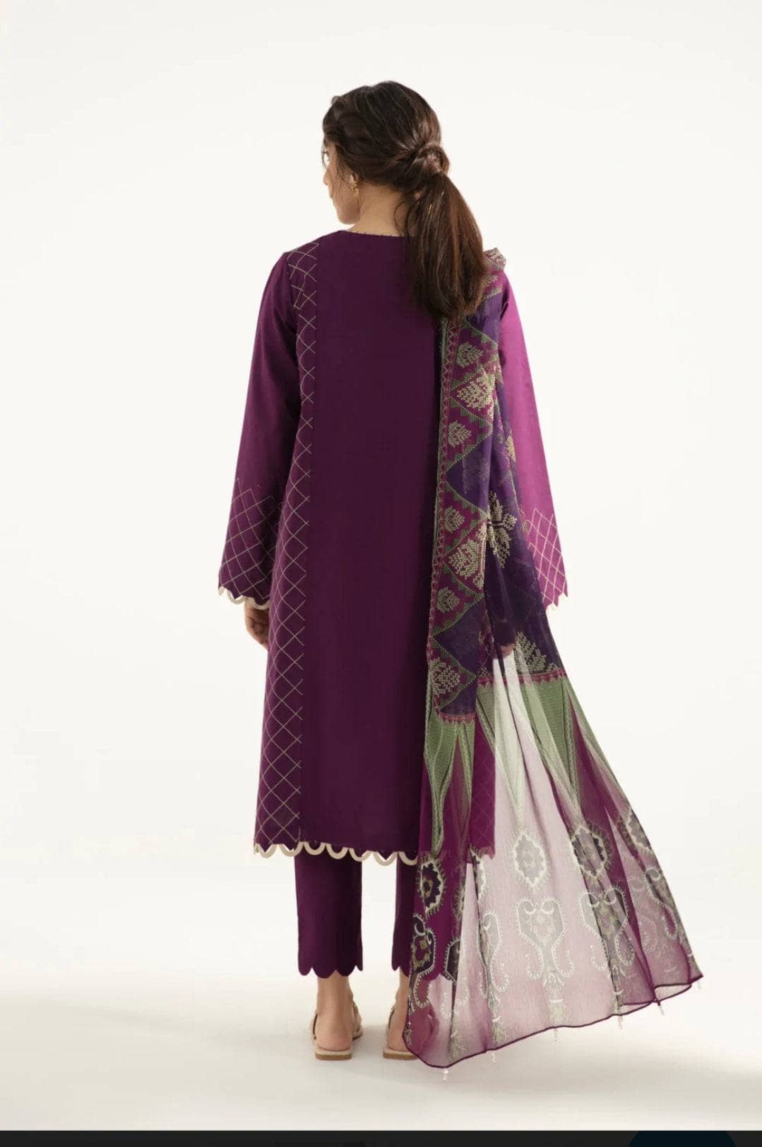 img_sapphire_intermix_awwal_boutique