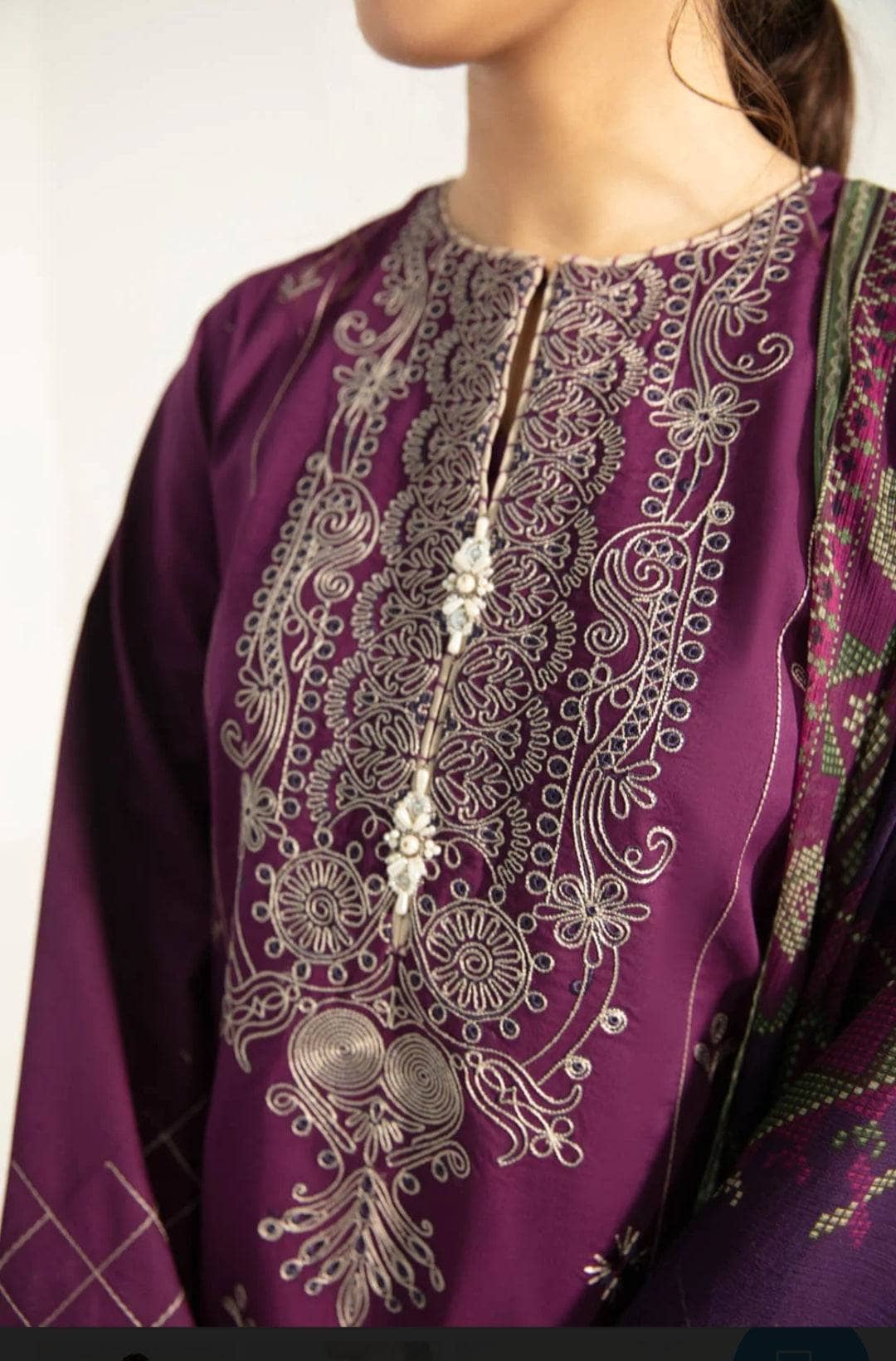 img_sapphire_intermix_awwal_boutique