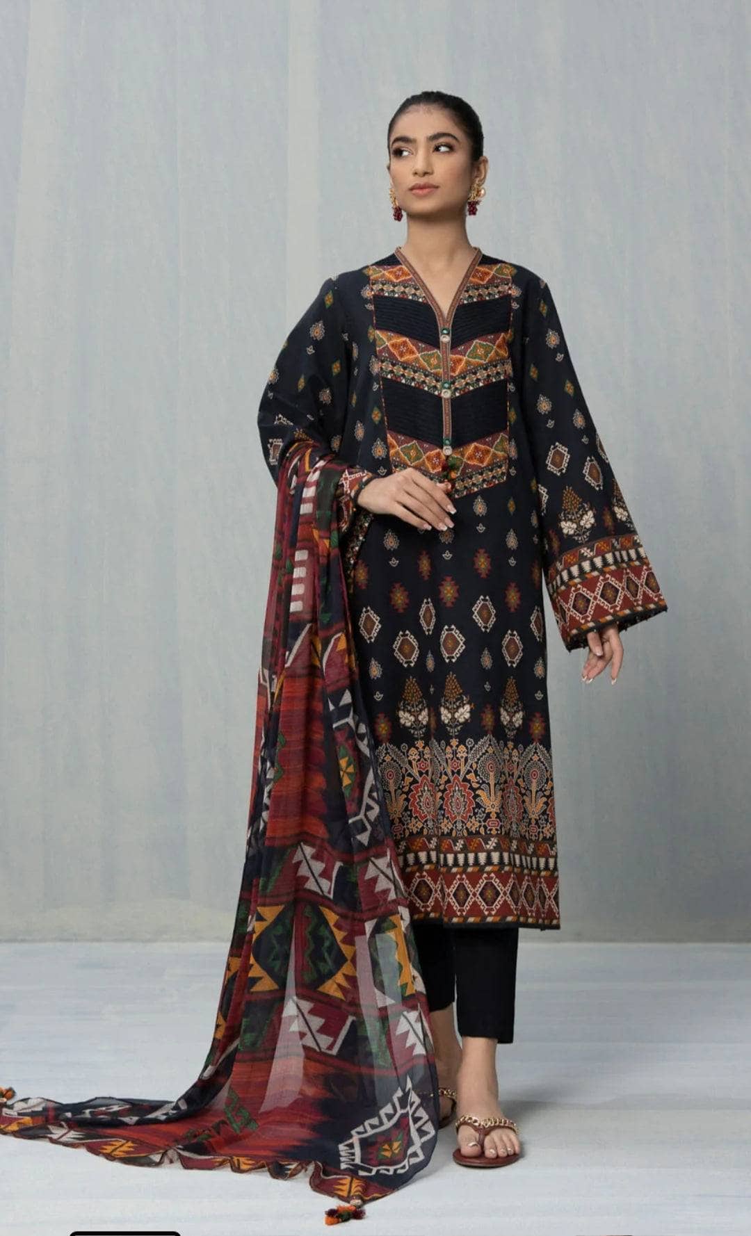 img_sapphire_intermix_awwal_boutique