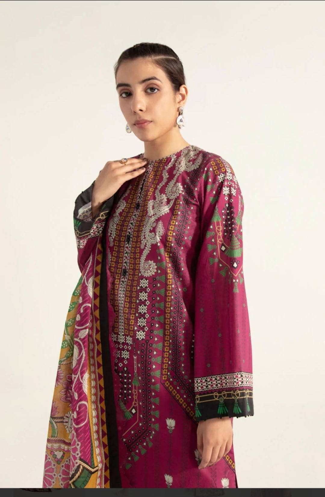 img_sapphire_intermix_awwal_boutique