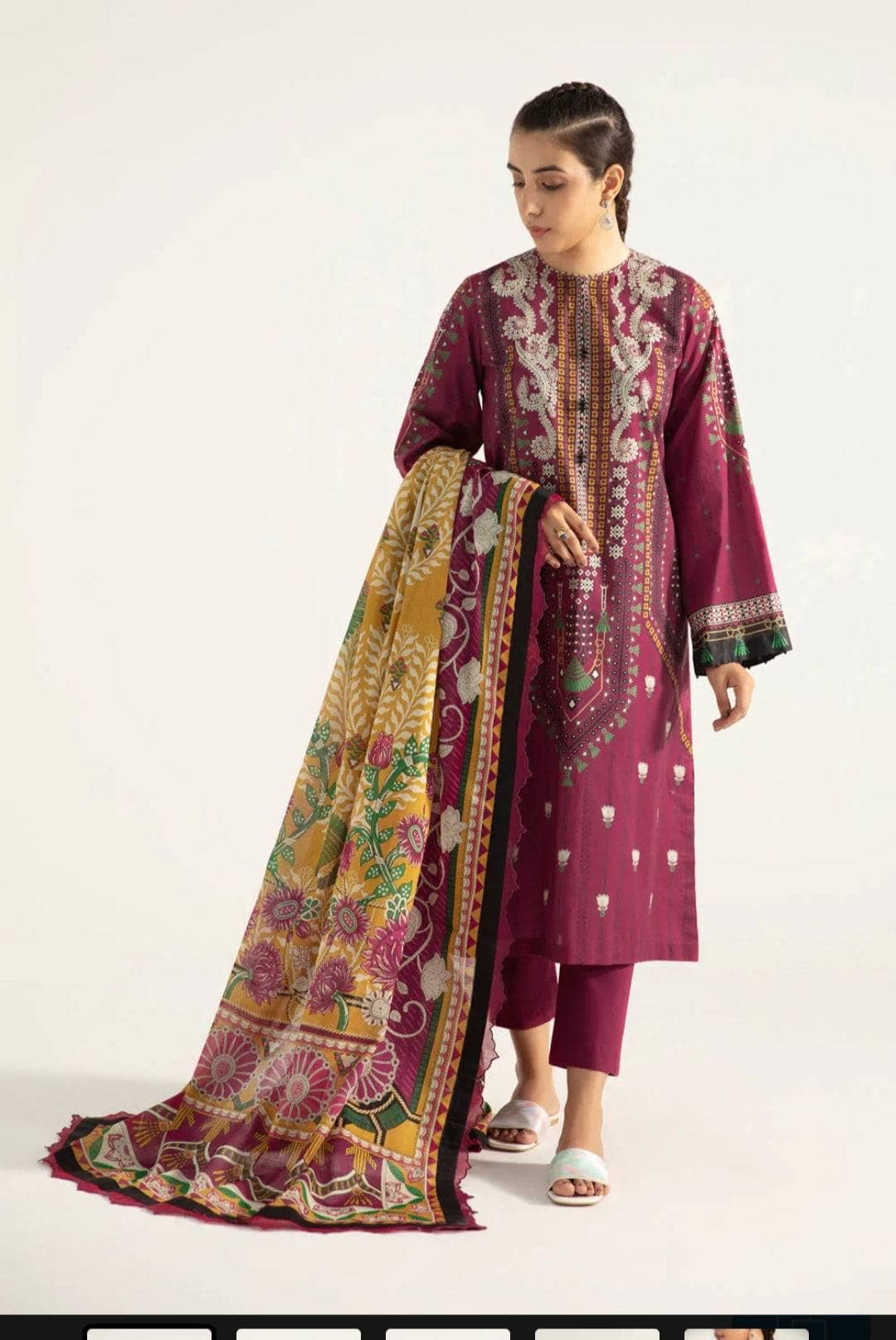 img_sapphire_intermix_awwal_boutique