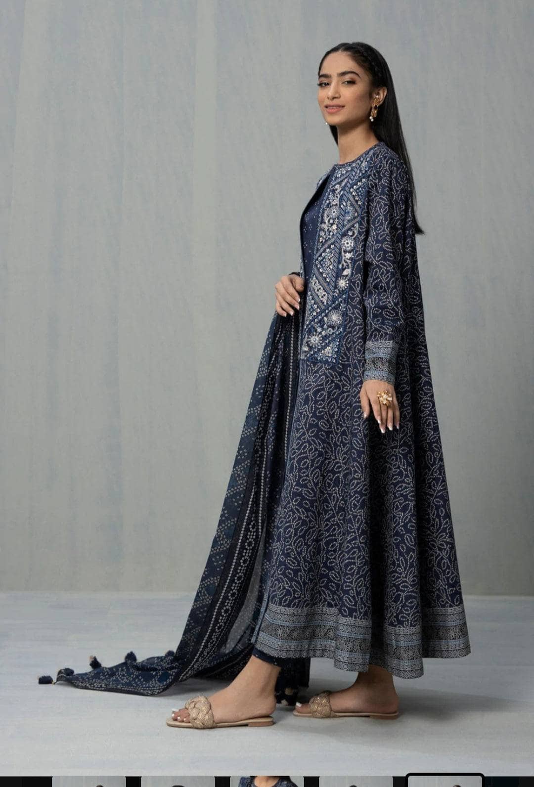 img_sapphire_intermix_awwal_boutique