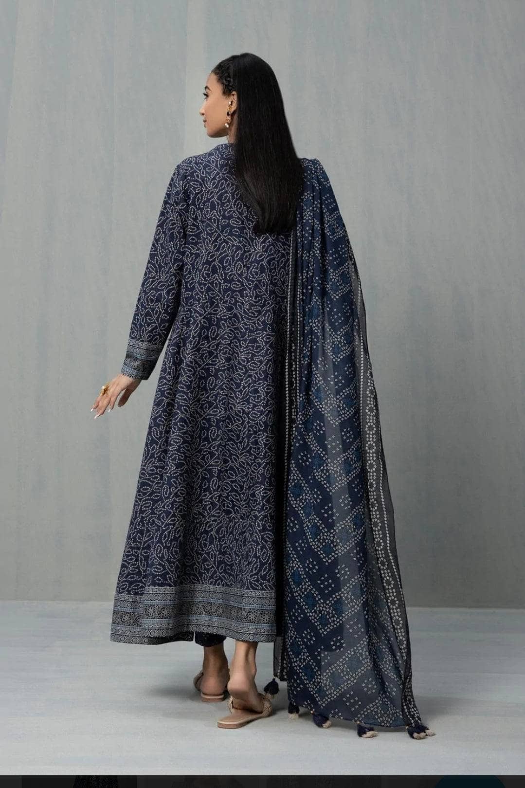 img_sapphire_intermix_awwal_boutique