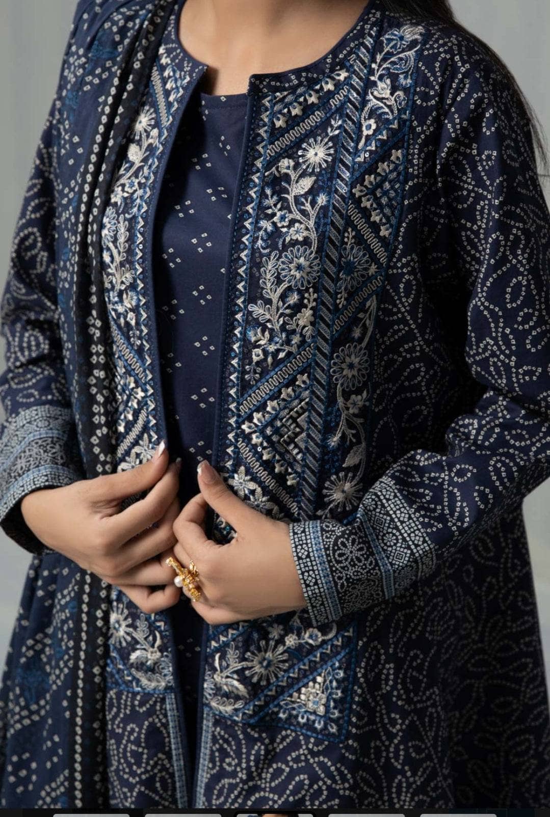 img_sapphire_intermix_awwal_boutique