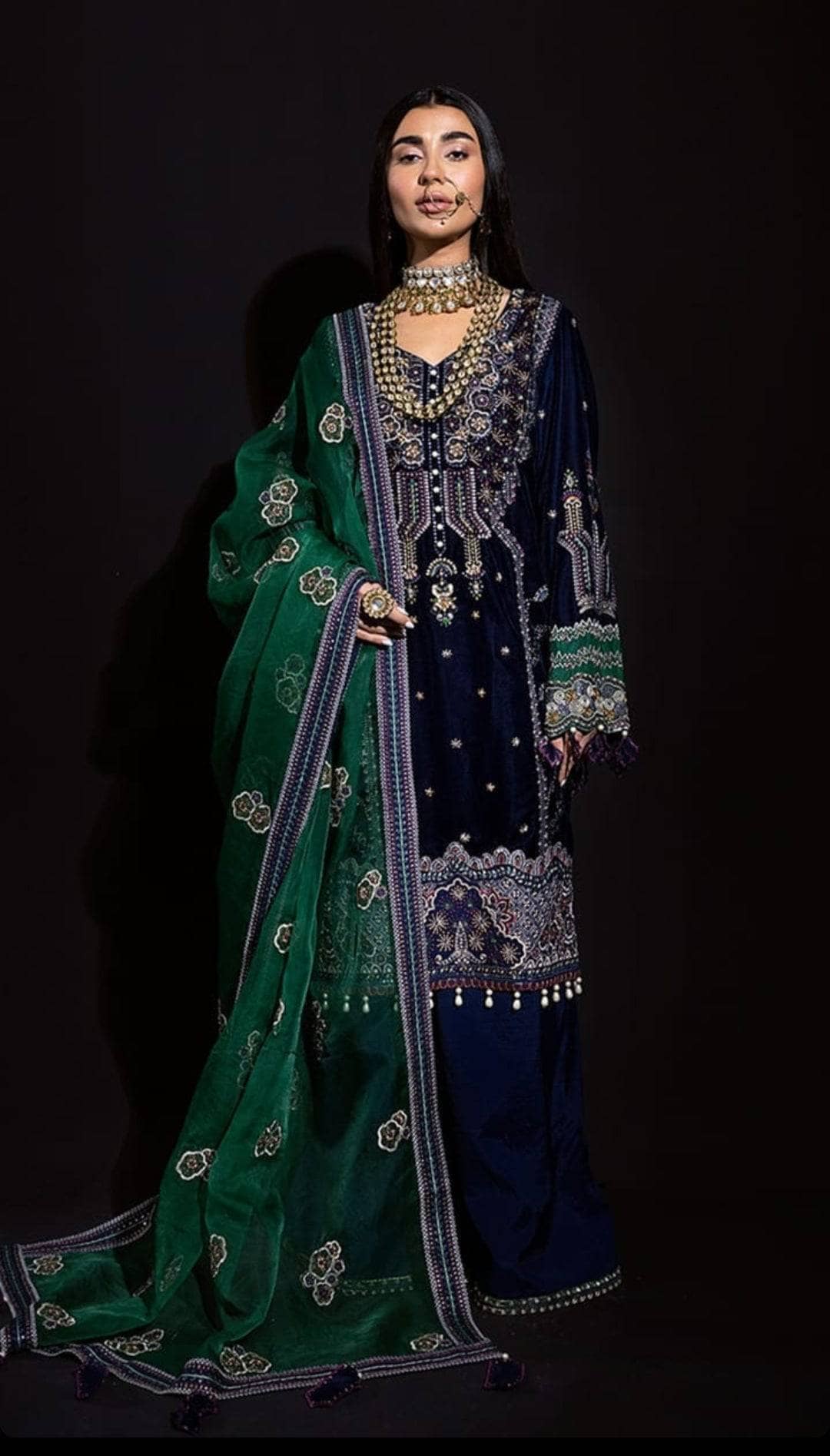 img_nureh_maya_velvet_awwal_boutique