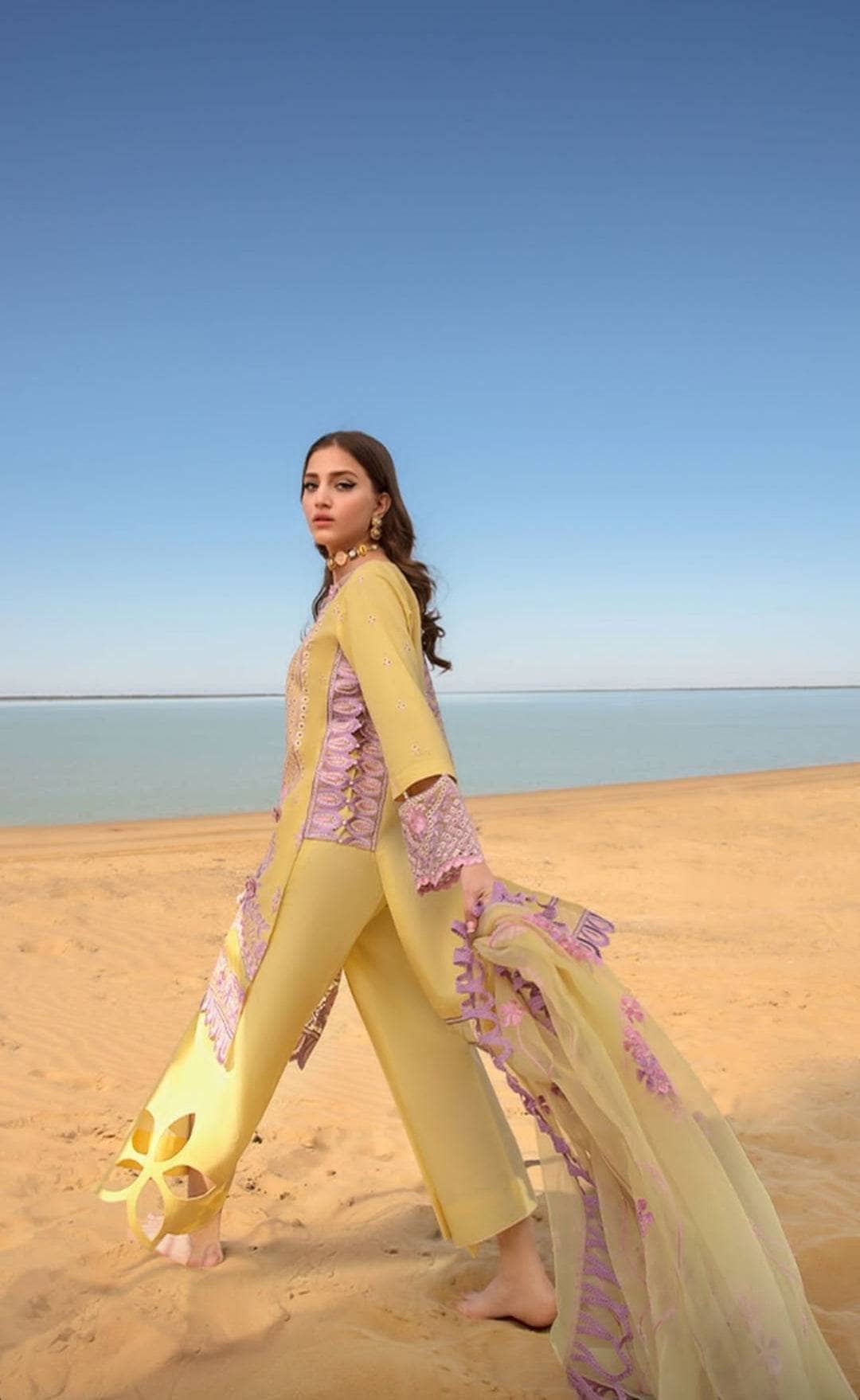 img_rang_rasiya_lawn_23_awwal_boutique