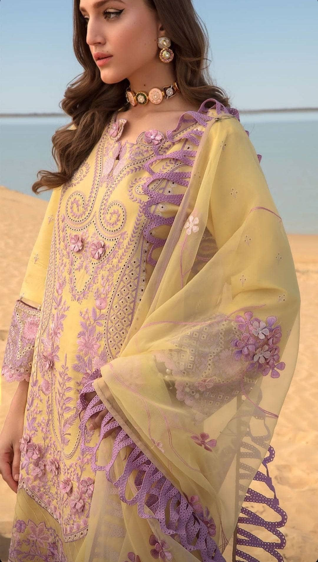 img_rang_rasiya_lawn_23_awwal_boutique