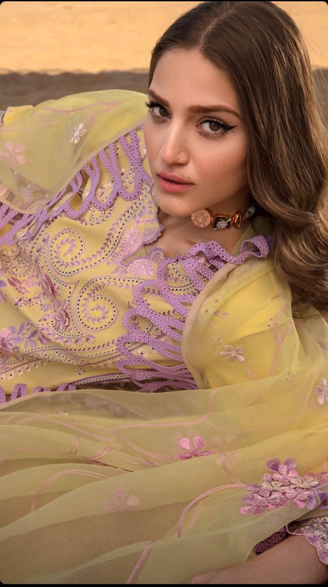 img_rang_rasiya_lawn_23_awwal_boutique