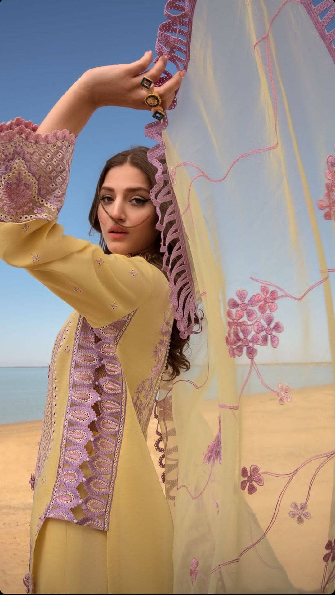 img_rang_rasiya_lawn_23_awwal_boutique