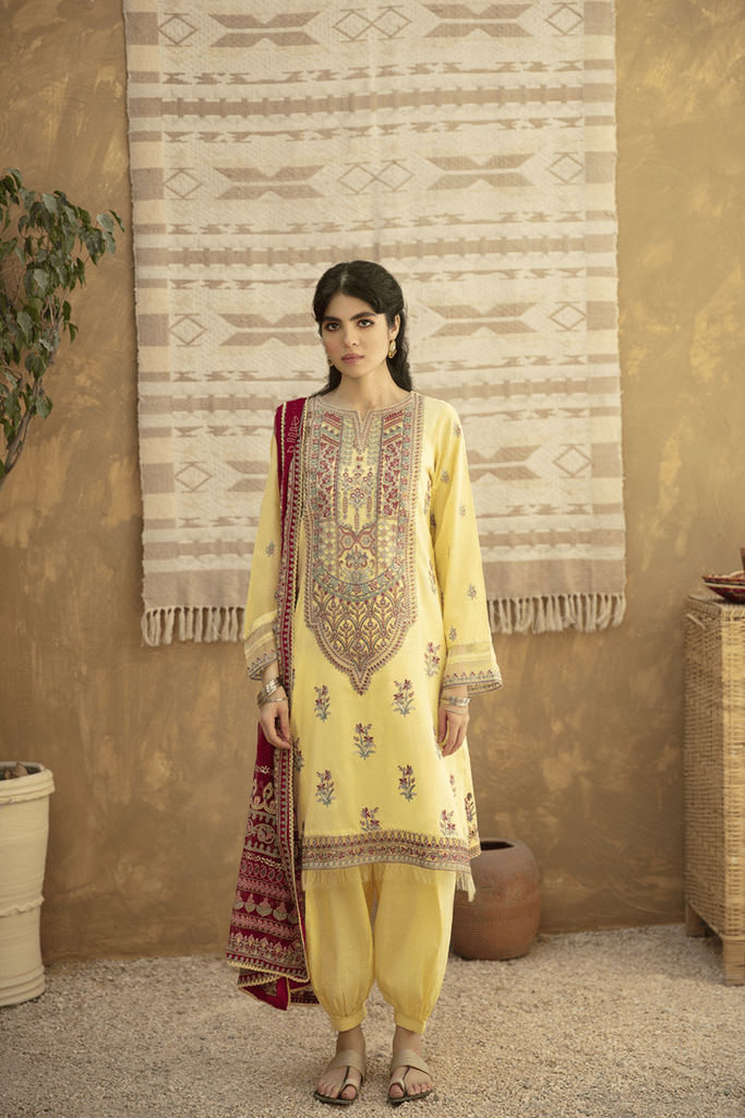 img_q_line_by_qalamkar_luxury_lawn_2021_awwal_boutique