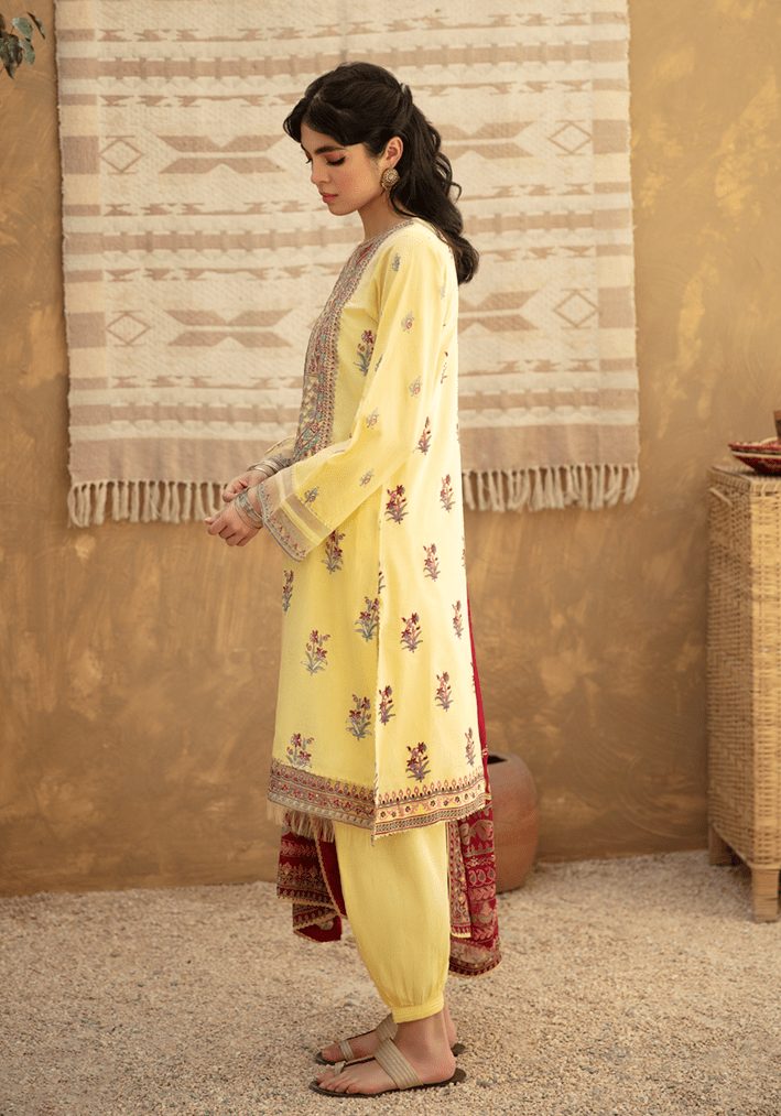 img_q_line_by_qalamkar_luxury_lawn_2021_awwal_boutique