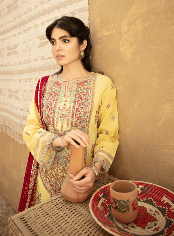 img_q_line_by_qalamkar_luxury_lawn_2021_awwal_boutique
