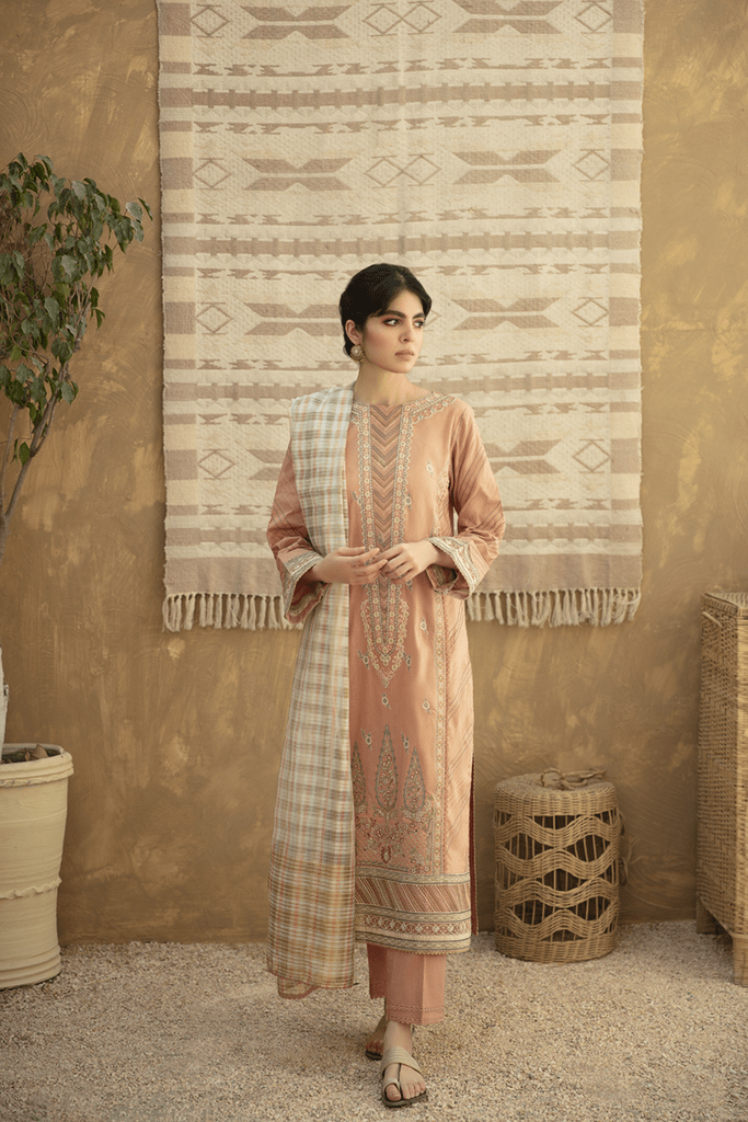 img_q_line_by_qalamkar_luxury_lawn_2021_awwal_boutique