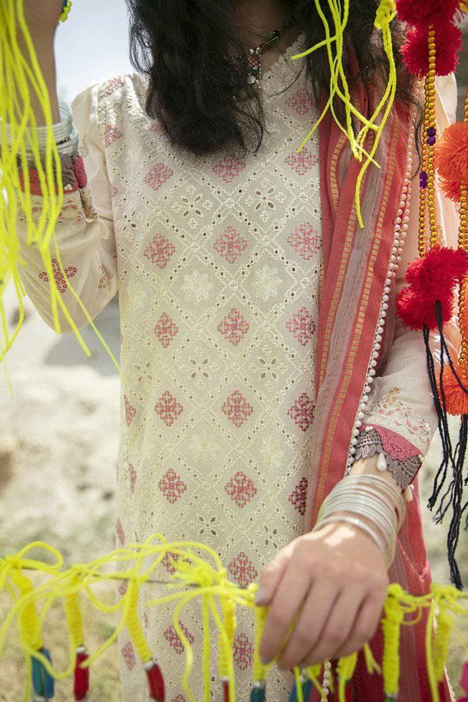 img_q_line_by_qalamkar_luxury_lawn_2021_awwal_boutique