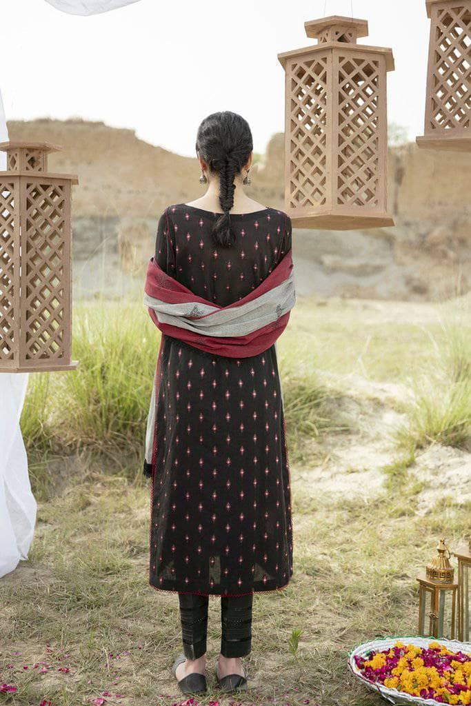 img_q_line_by_qalamkar_luxury_lawn_2021_awwal_boutique