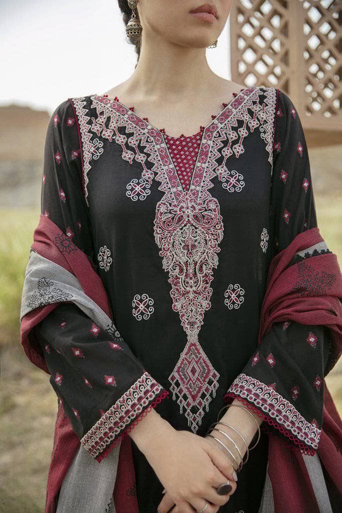 img_q_line_by_qalamkar_luxury_lawn_2021_awwal_boutique