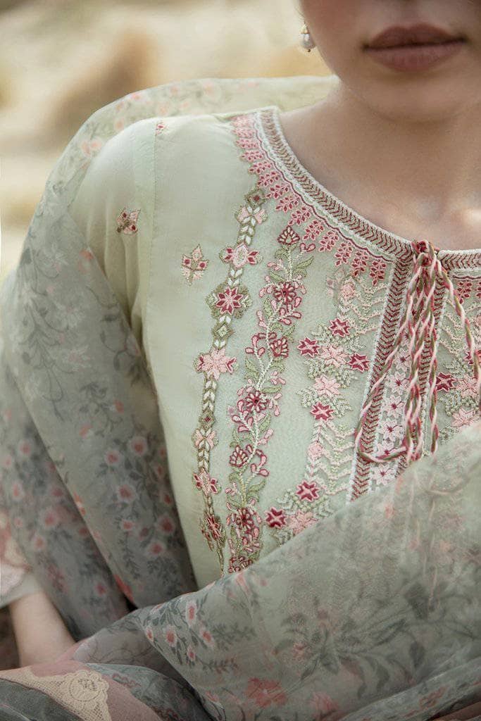 img_q_line_by_qalamkar_lawn_2021_awwal_boutique