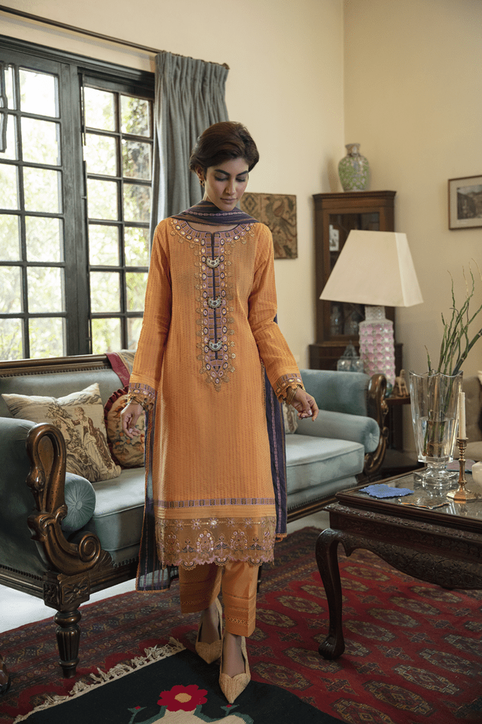 img_q_line_by_qalamkar_luxury_lawn_2021_awwal_boutique