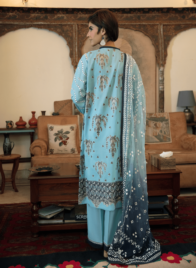 img_q_line_by_qalamkar_luxury_lawn_2021_awwal_boutique