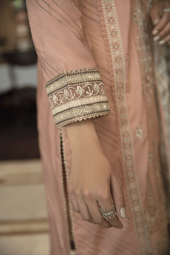 img_q_line_by_qalamkar_luxury_lawn_2021_awwal_boutique