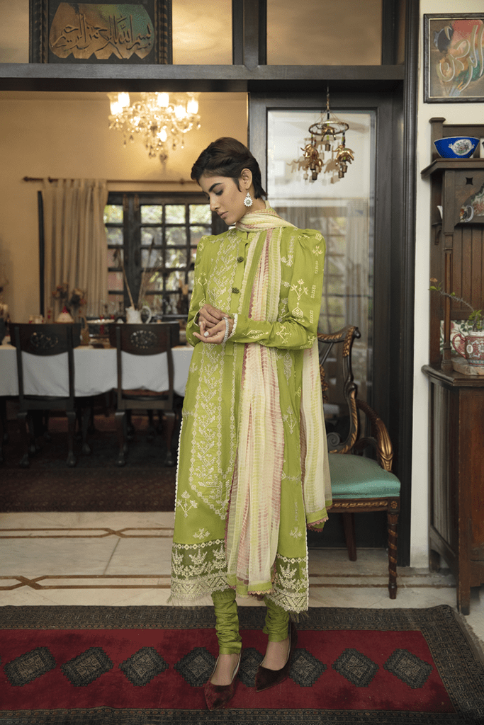 img_q_line_by_qalamkar_luxury_lawn_2021_awwal_boutique