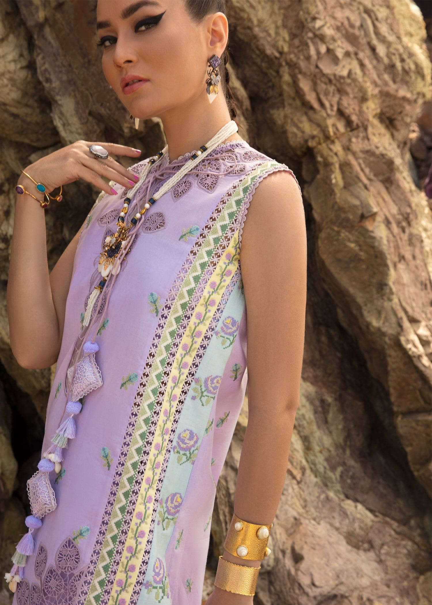 img_crimson_lawn_by_saira_shakira_awwal_boutique