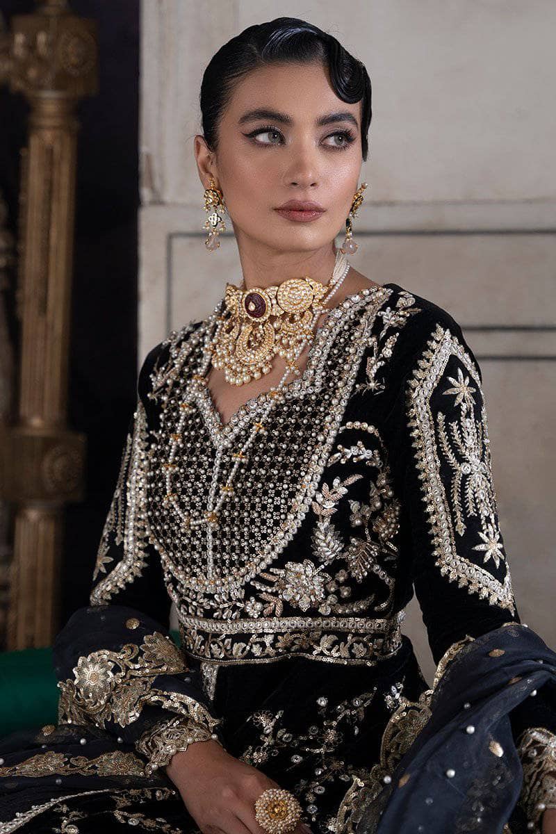 img_mushq_tehzeeb_velvet_edition_awwal_boutique