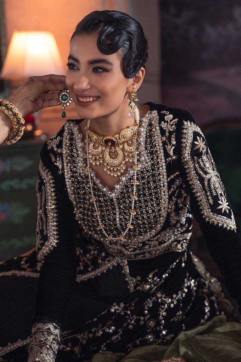 img_mushq_tehzeeb_velvet_edition_awwal_boutique