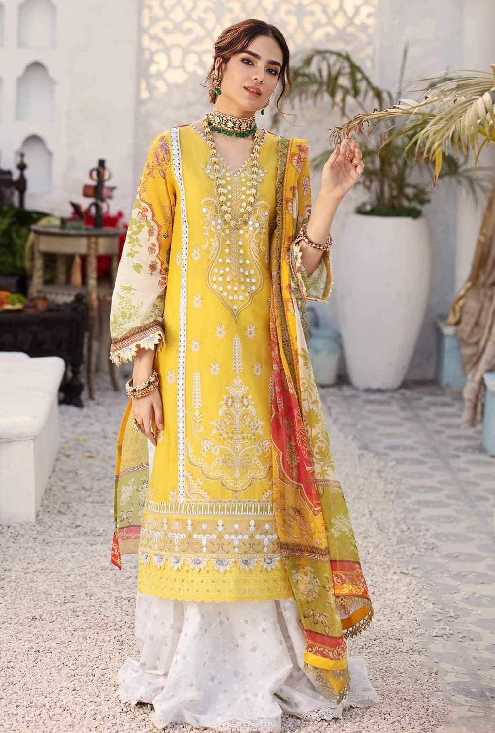 img_saadia_asad_eid_chikankari_lawn_2021_awwal_boutique