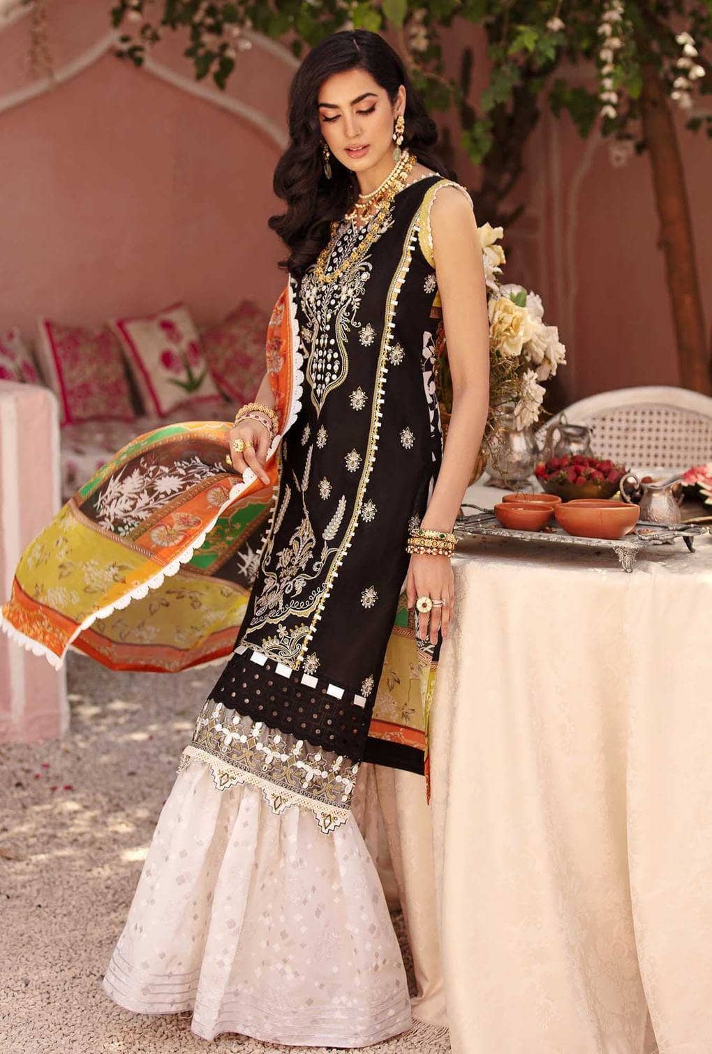img_saadia_asad_eid_chikankari_lawn_2021_awwal_boutique