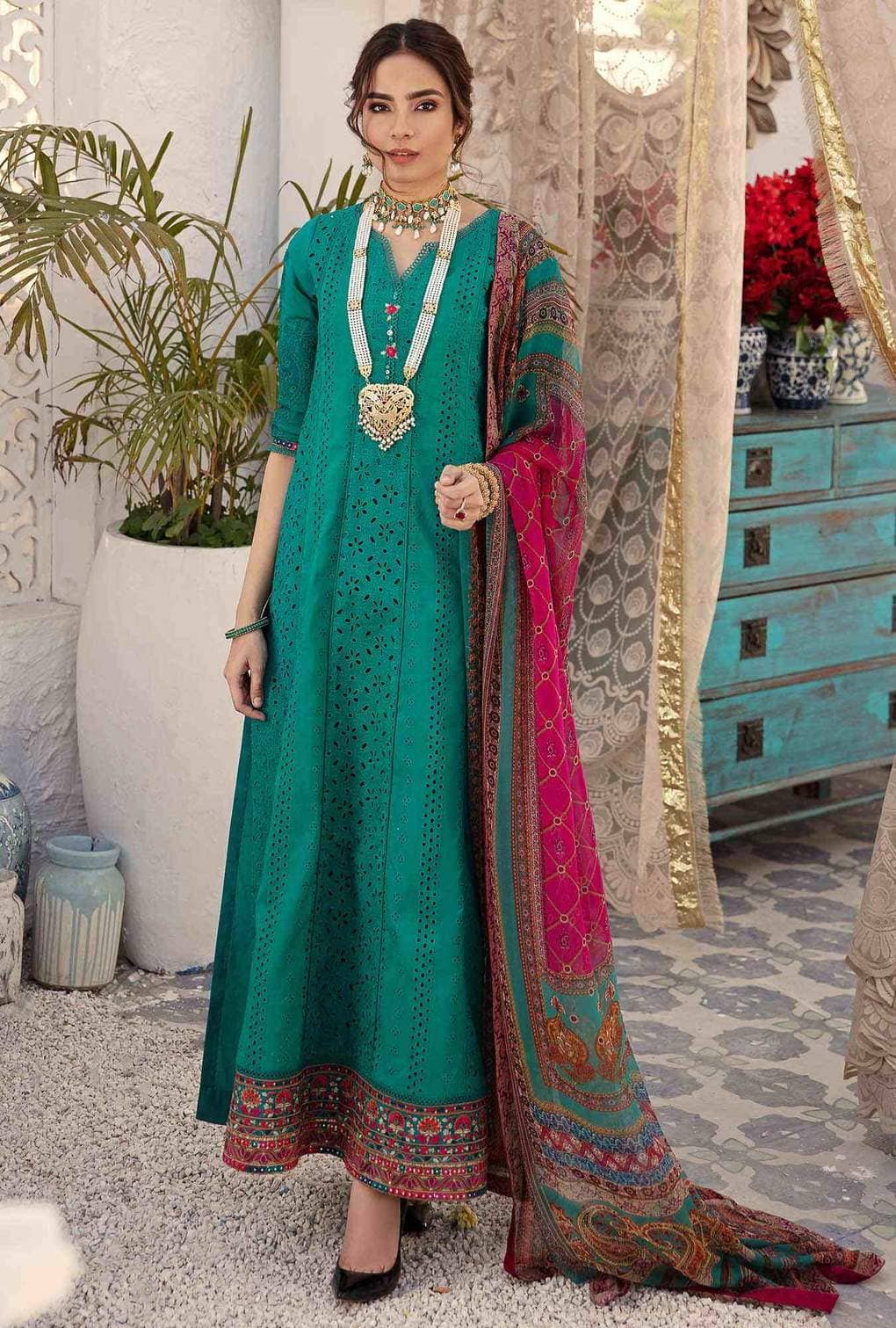 img_saadia_asad_eid_chikankari_lawn_2021_awwal_boutique