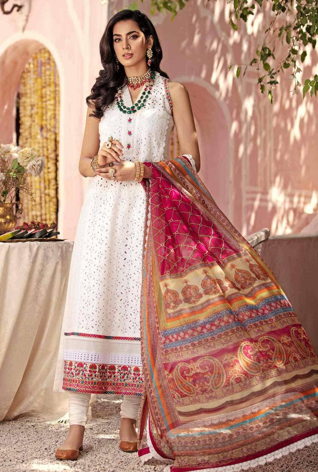 img_saadia_asad_eid_chikankari_lawn_2021_awwal_boutique