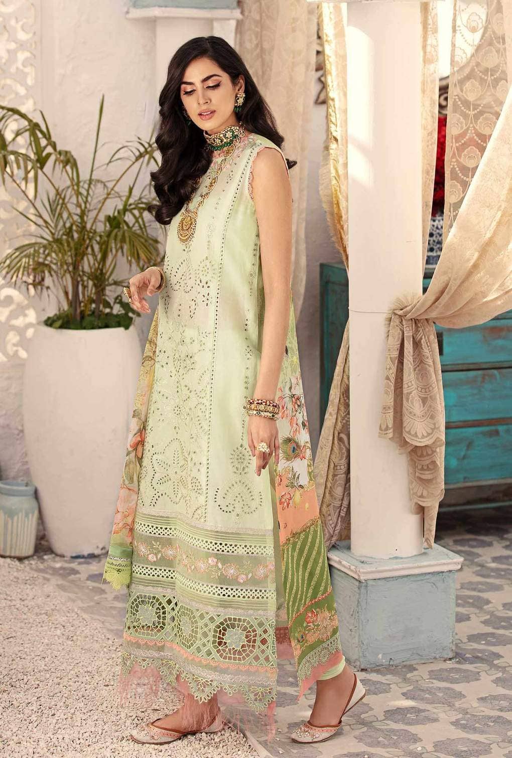 img_saadia_asad_eid_chikankari_lawn_2021_awwal_boutique
