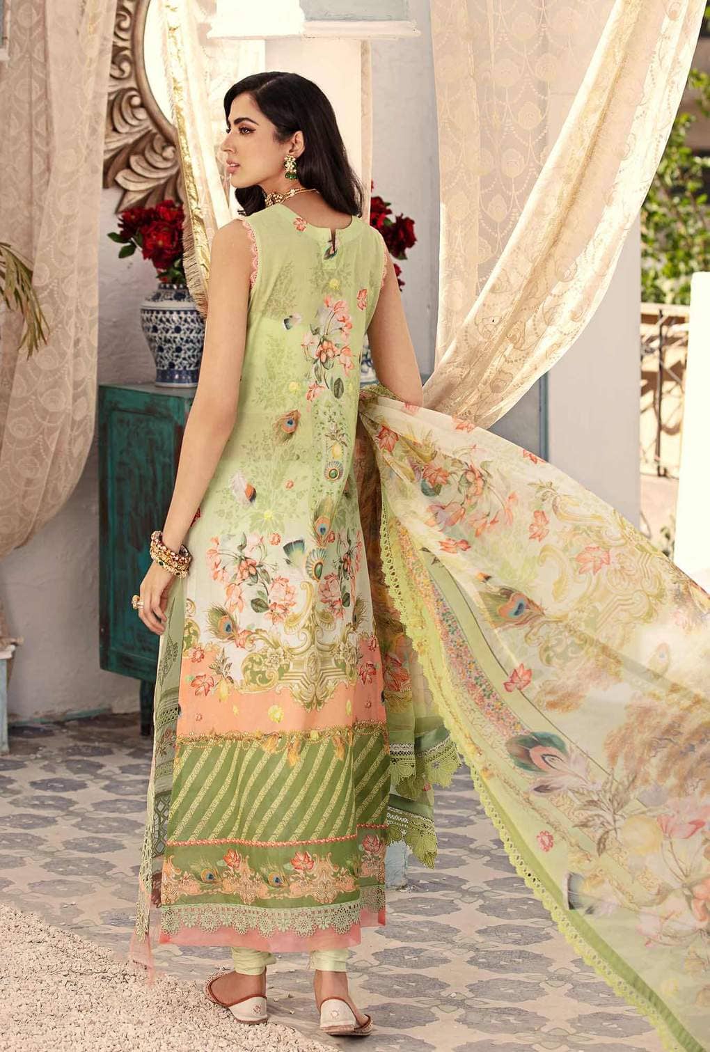 img_saadia_asad_eid_chikankari_lawn_2021_awwal_boutique