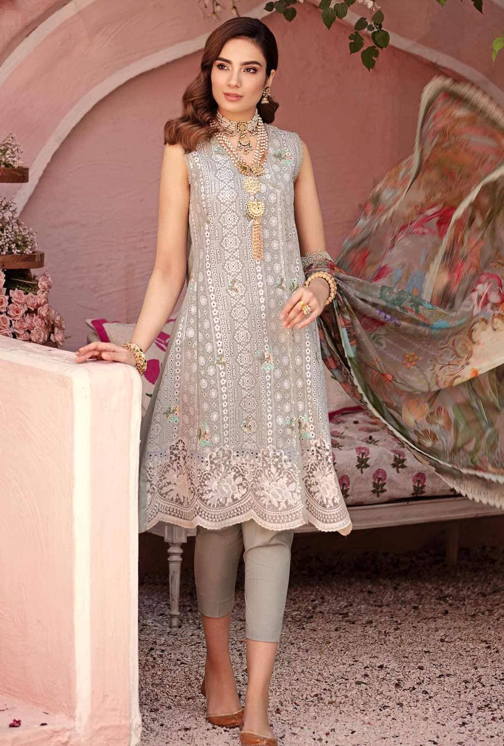 img_saadia_asad_eid_chikankari_lawn_2021_awwal_boutique