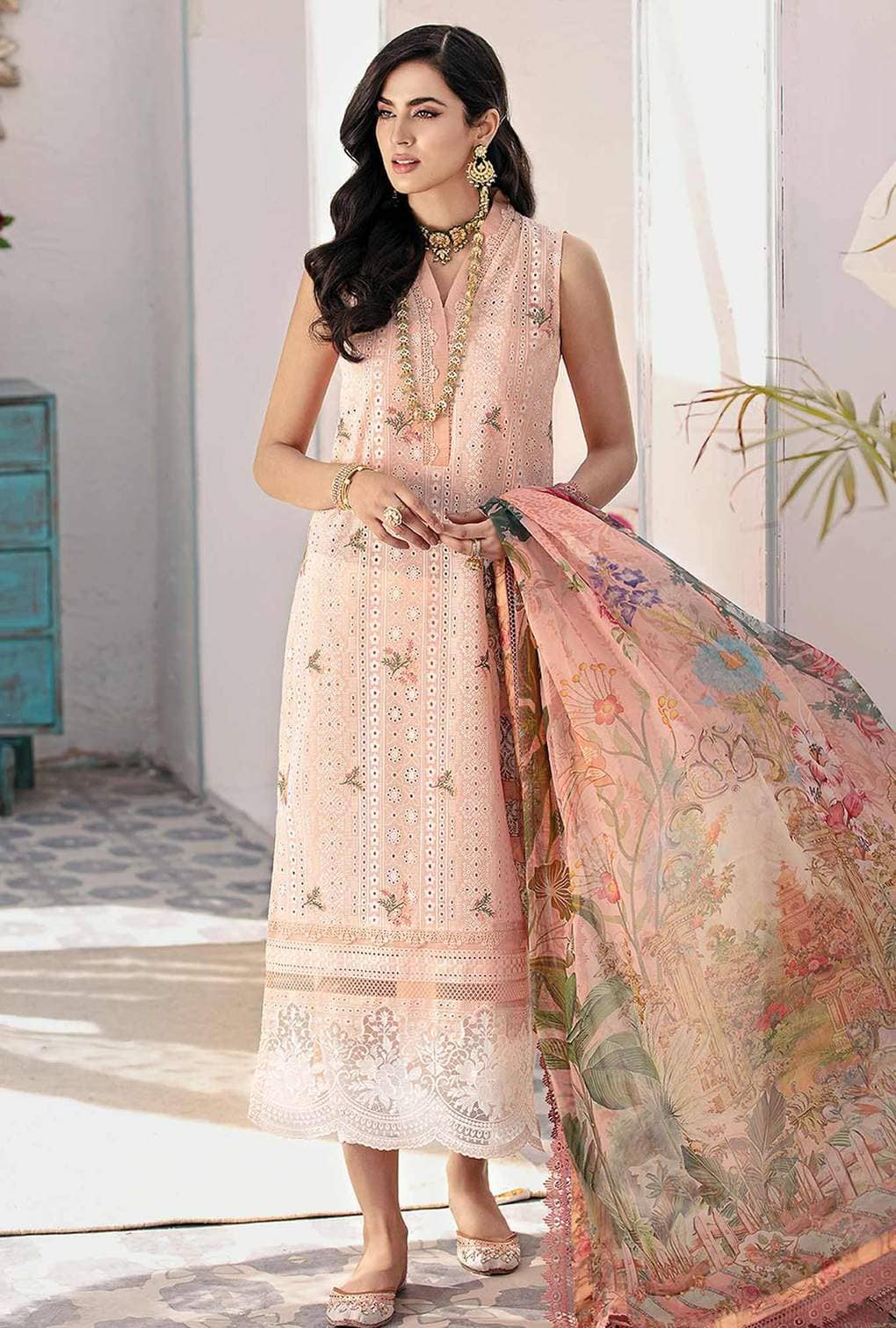 img_saadia_asad_eid_chikankari_lawn_2021_awwal_boutique