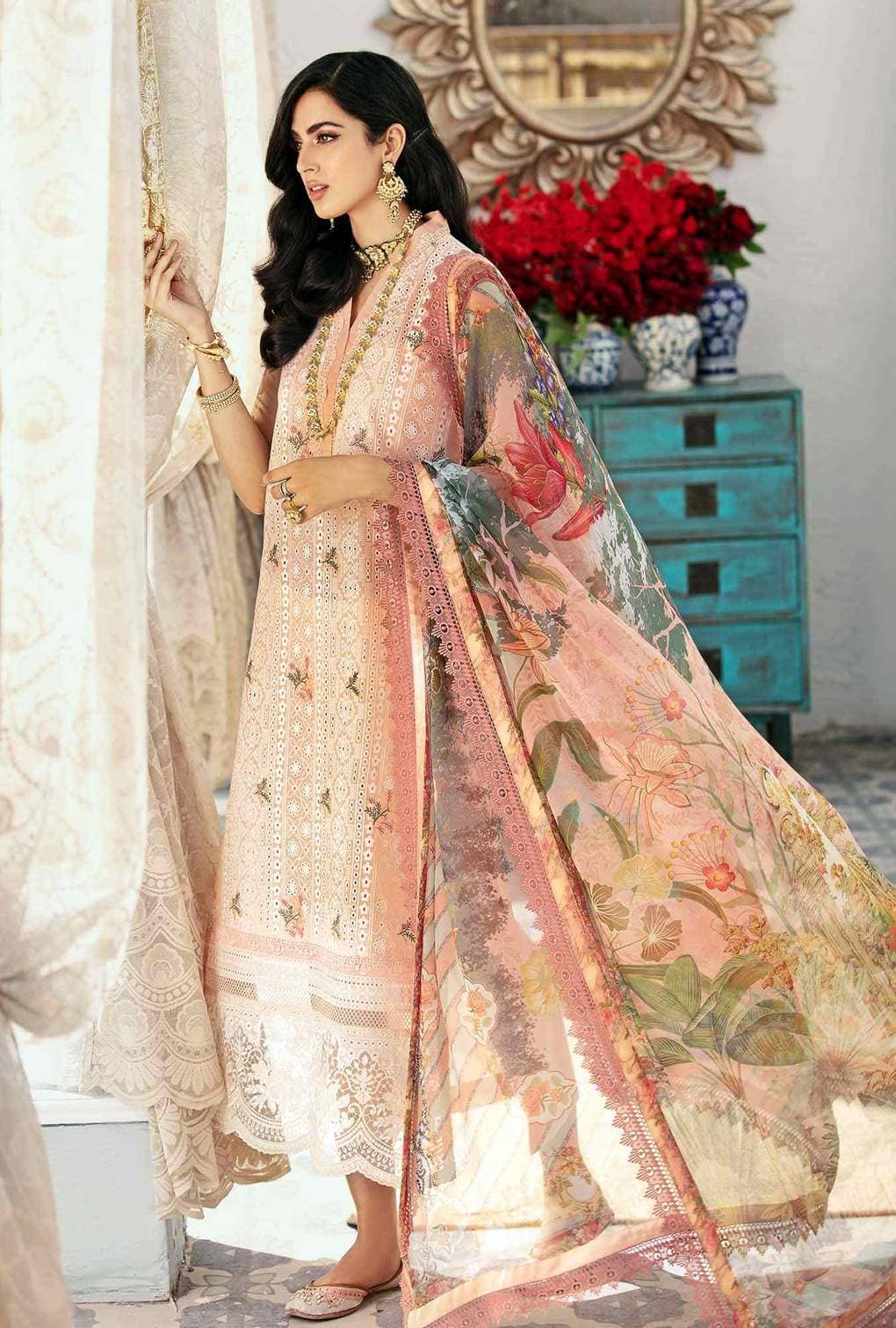 img_saadia_asad_eid_chikankari_lawn_2021_awwal_boutique