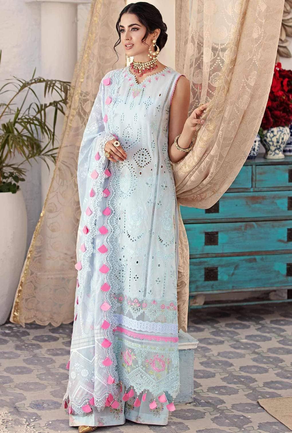 img_saadia_asad_eid_chikankari_lawn_2021_awwal_boutique