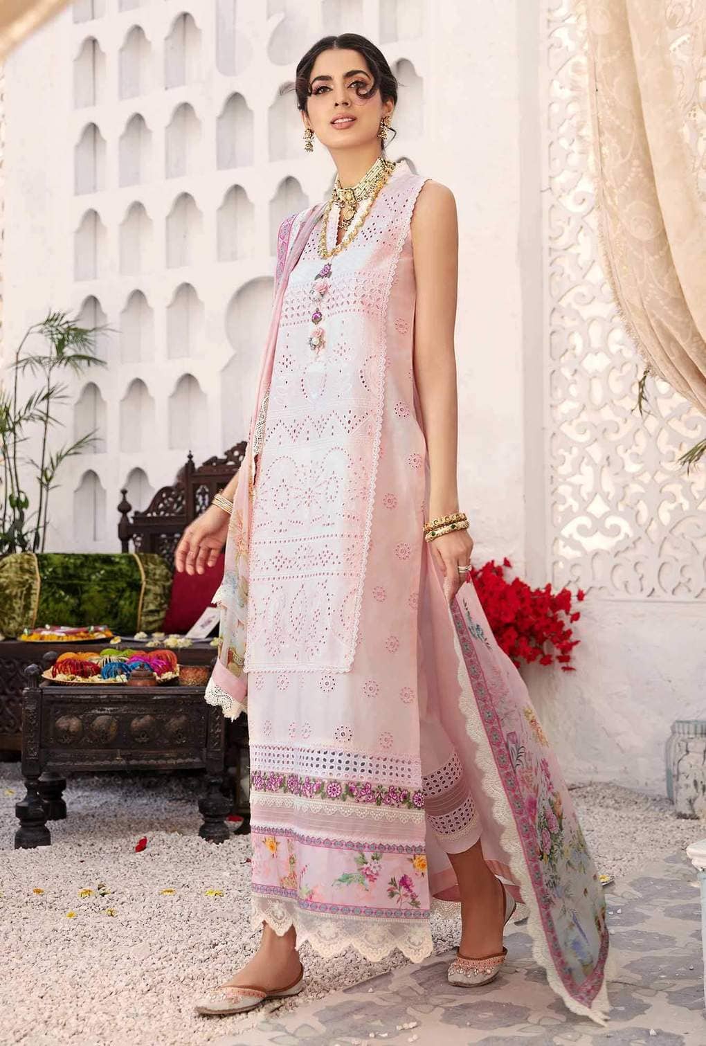 img_saadia_asad_eid_chikankari_lawn_2021_awwal_boutique