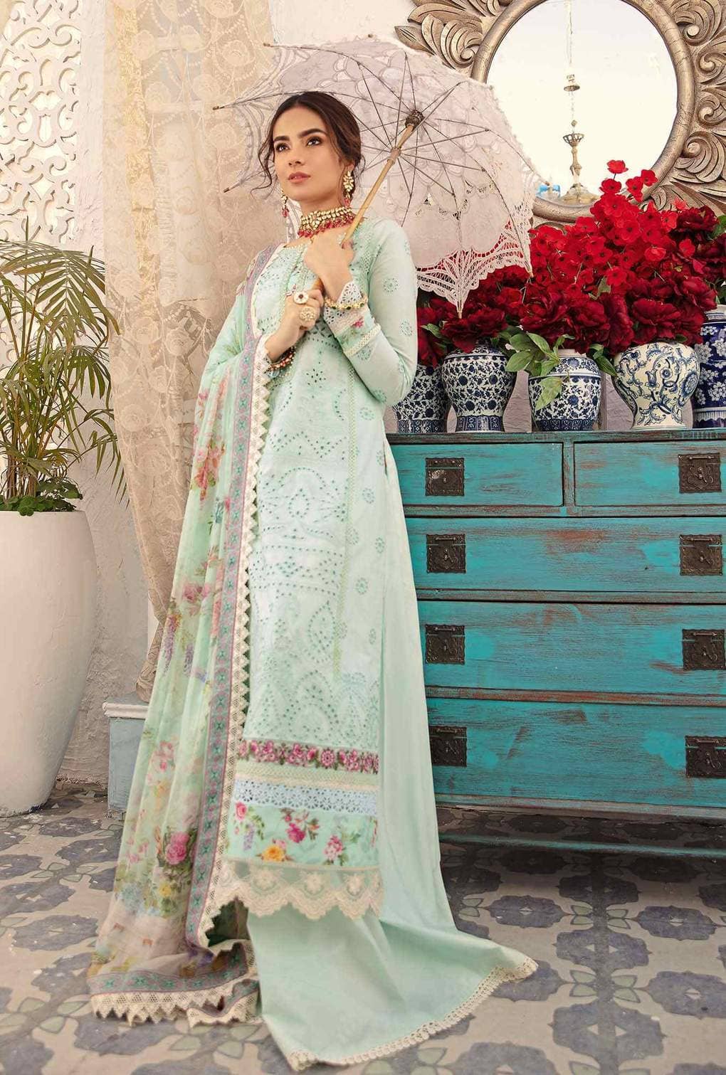 img_saadia_asad_eid_chikankari_lawn_2021_awwal_boutique