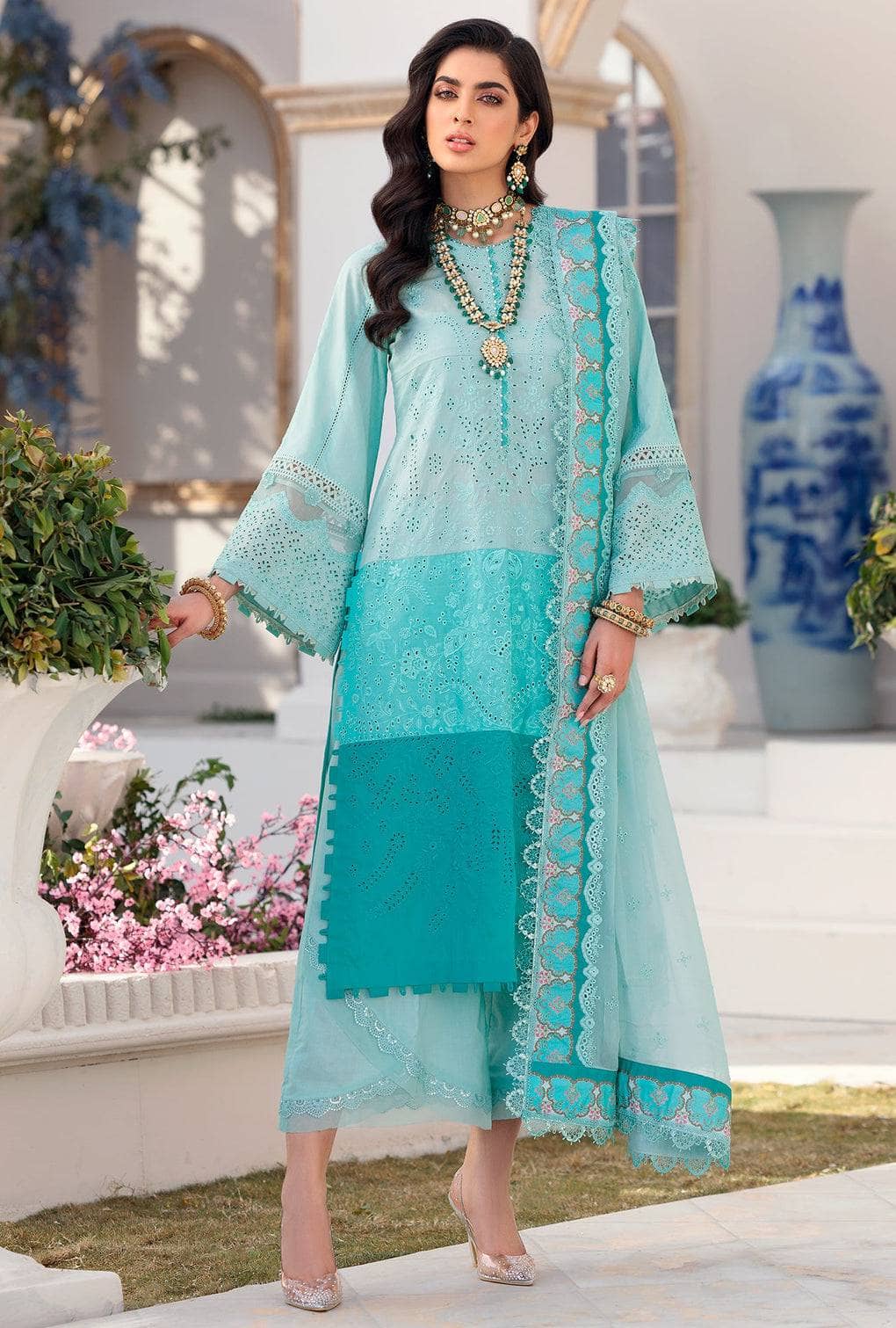 img_saadia_asad_chikankari_lawn_22_awwal_boutique