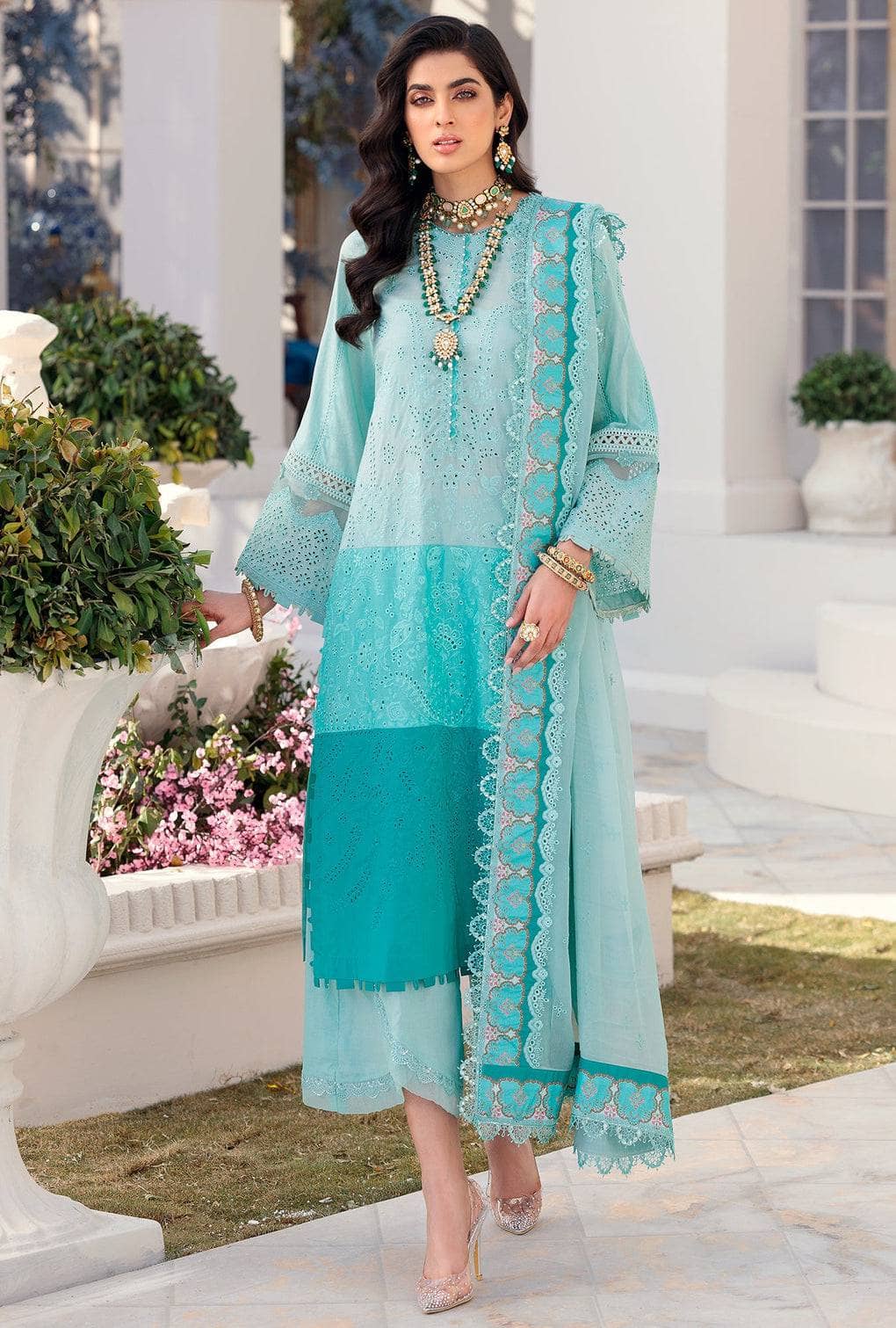 img_saadia_asad_chikankari_lawn_22_awwal_boutique