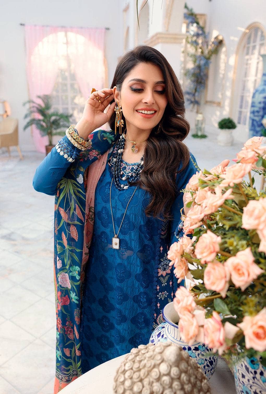 img_saadia_asad_chikankari_lawn_22_awwal_boutique