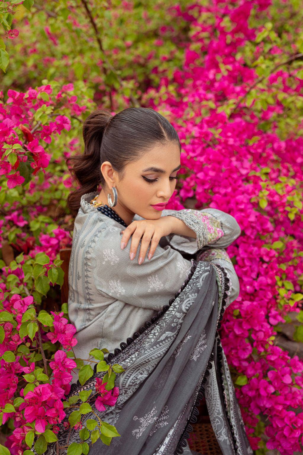 img_zarqash_lawn_23_awwal_boutique