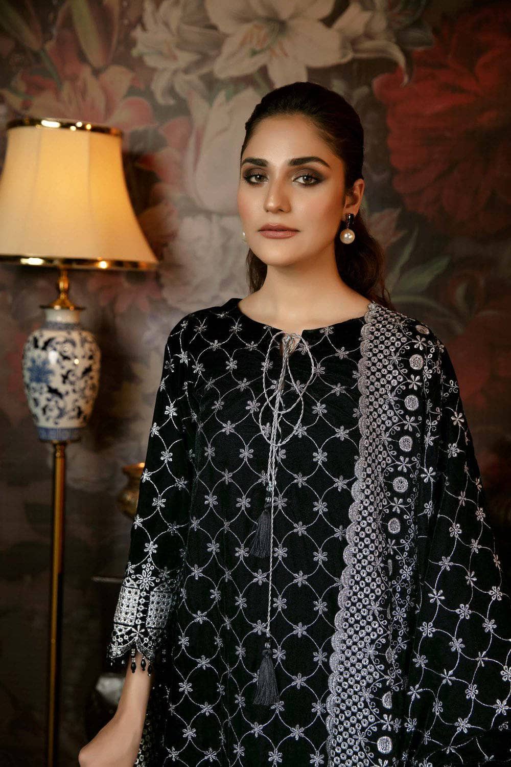 img_adans_libas_zari_velvet_winter_collection_awwal_boutique