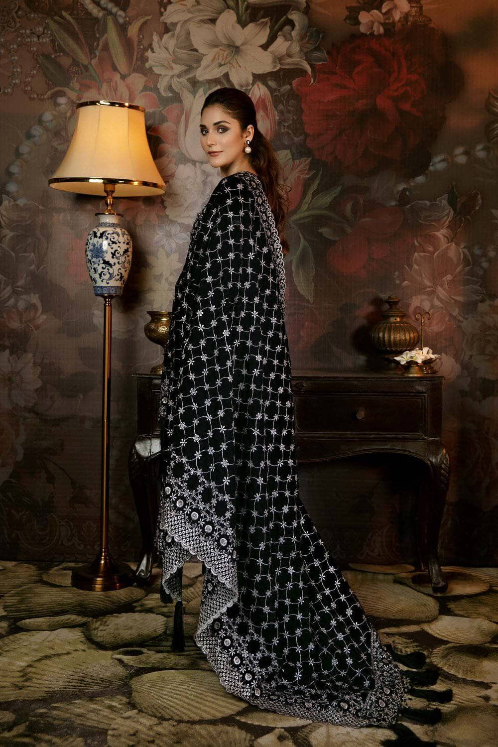 img_adans_libas_zari_velvet_winter_collection_awwal_boutique